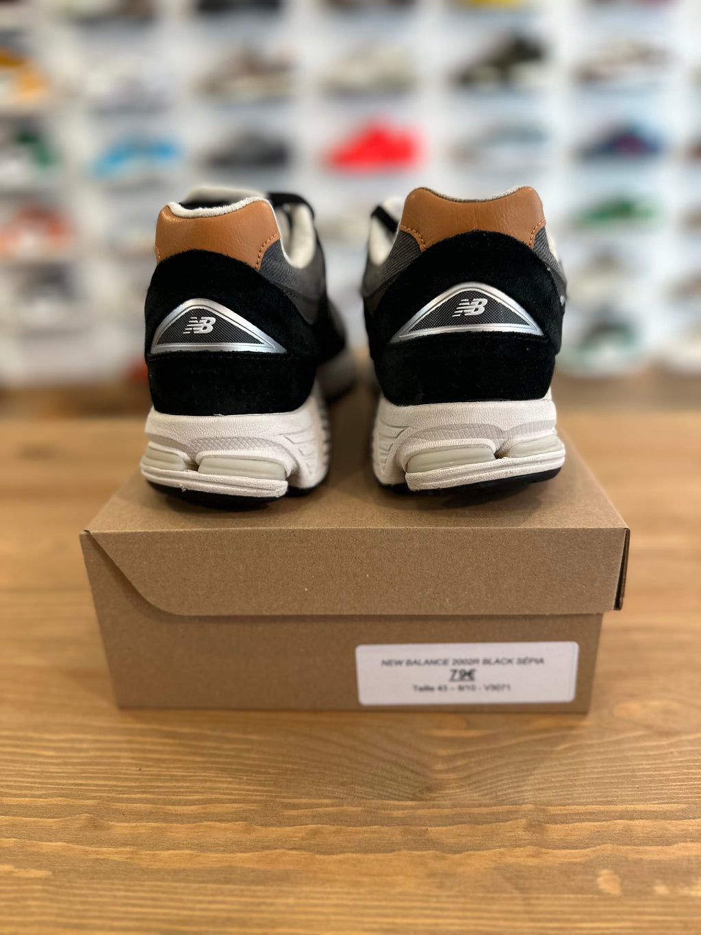New balance 2002r black sépia ( taille 43 )