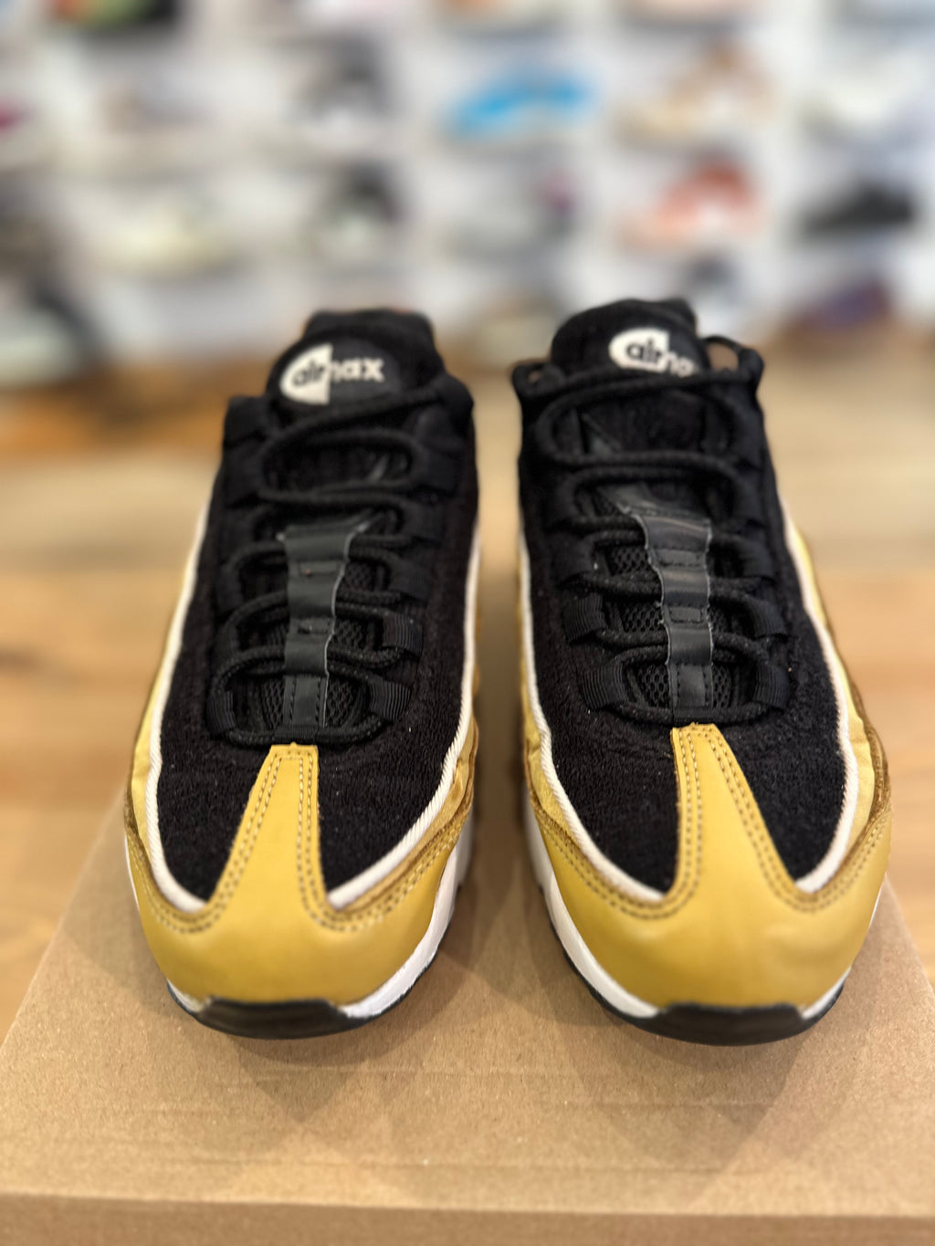 Nike air Max 95 lx wheat gold ( taille 36,5 )
