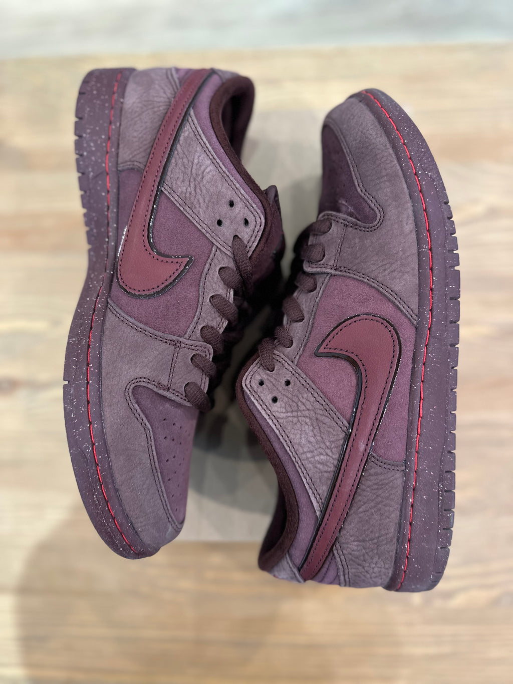Nike sb dunk low burgundy ( taille 45 )