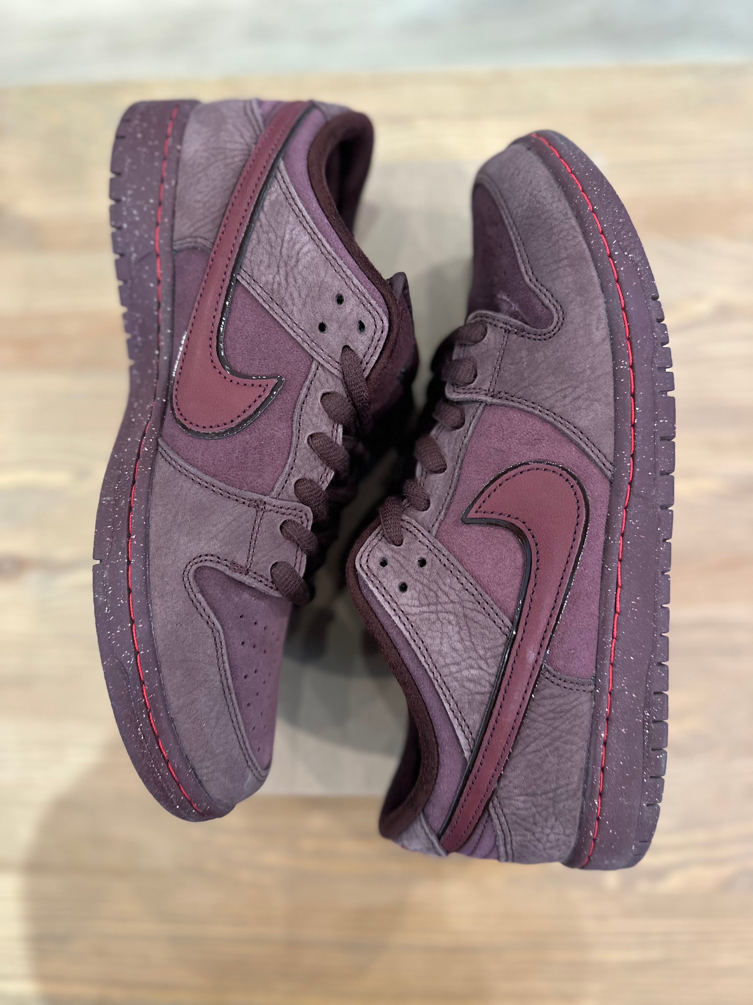 Nike sb dunk low burgundy ( taille 45 )