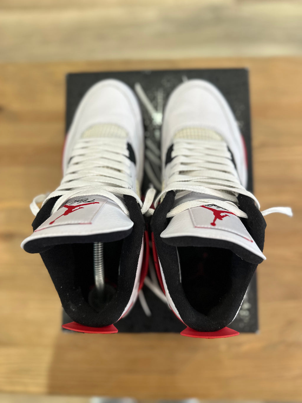 Nike Jordan 4 rétro red cément ( taille 43 )