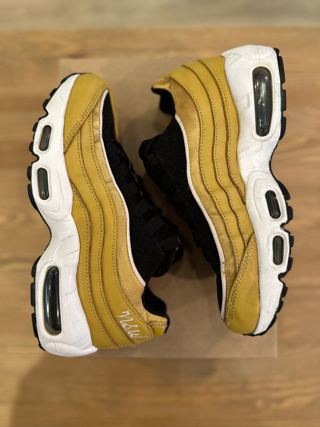 Nike air Max 95 lx wheat gold ( taille 36,5 )