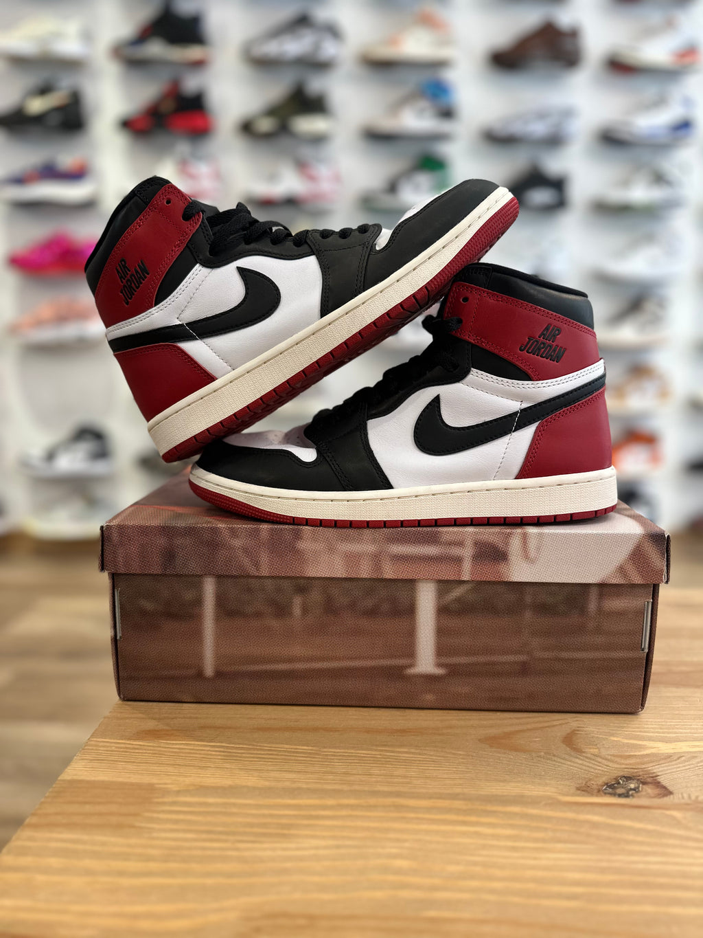 Nike Jordan 1 high bred toe reimagined ( taille 43 )