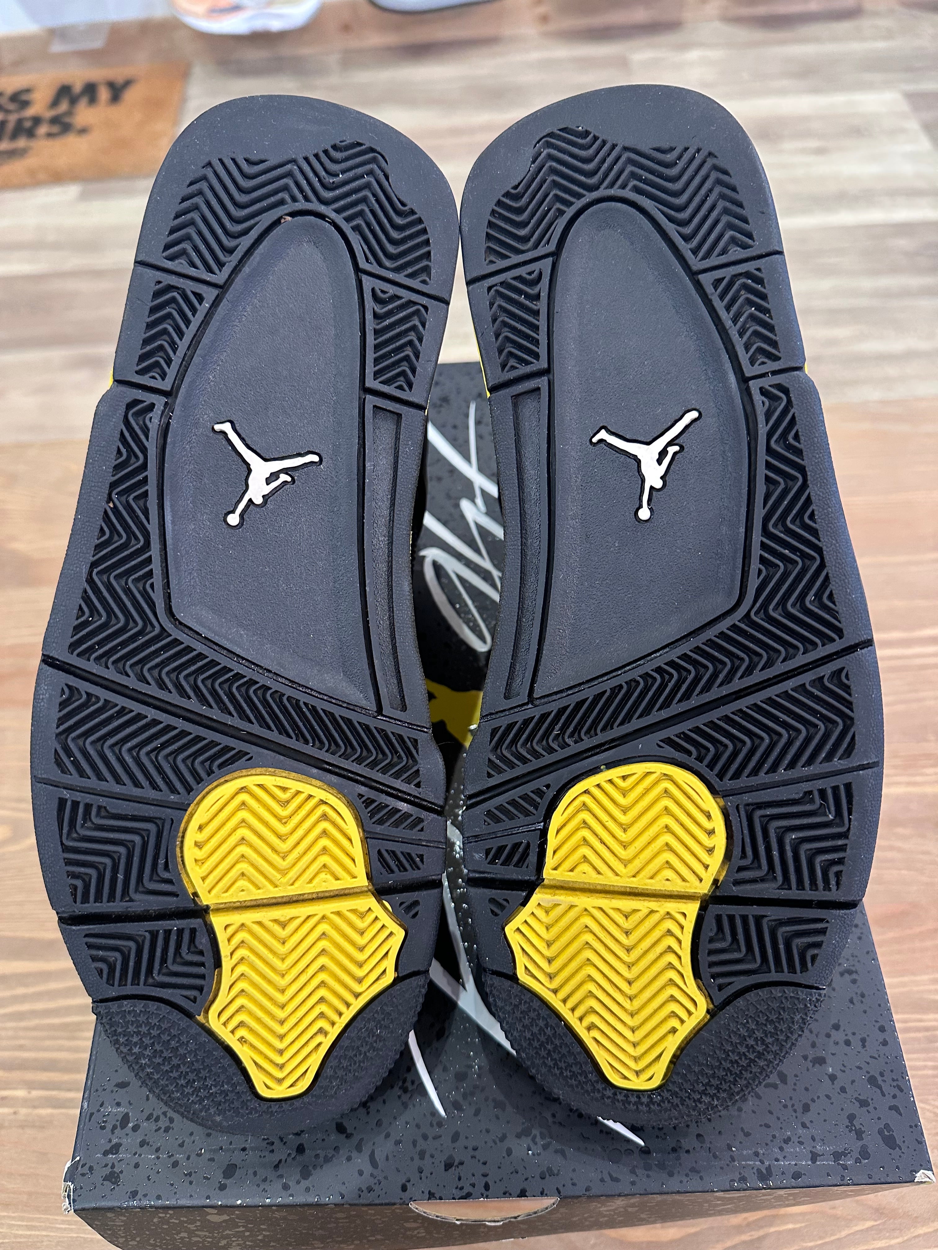 Nike Jordan 4 rétro yellow thunder ( taille 41 )