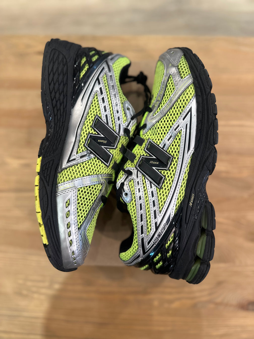 New balance 1906r volt ( taille 43 )