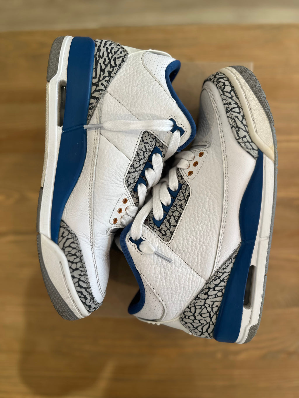 Nike Jordan 3 rétro wizzard ( taille 42 )