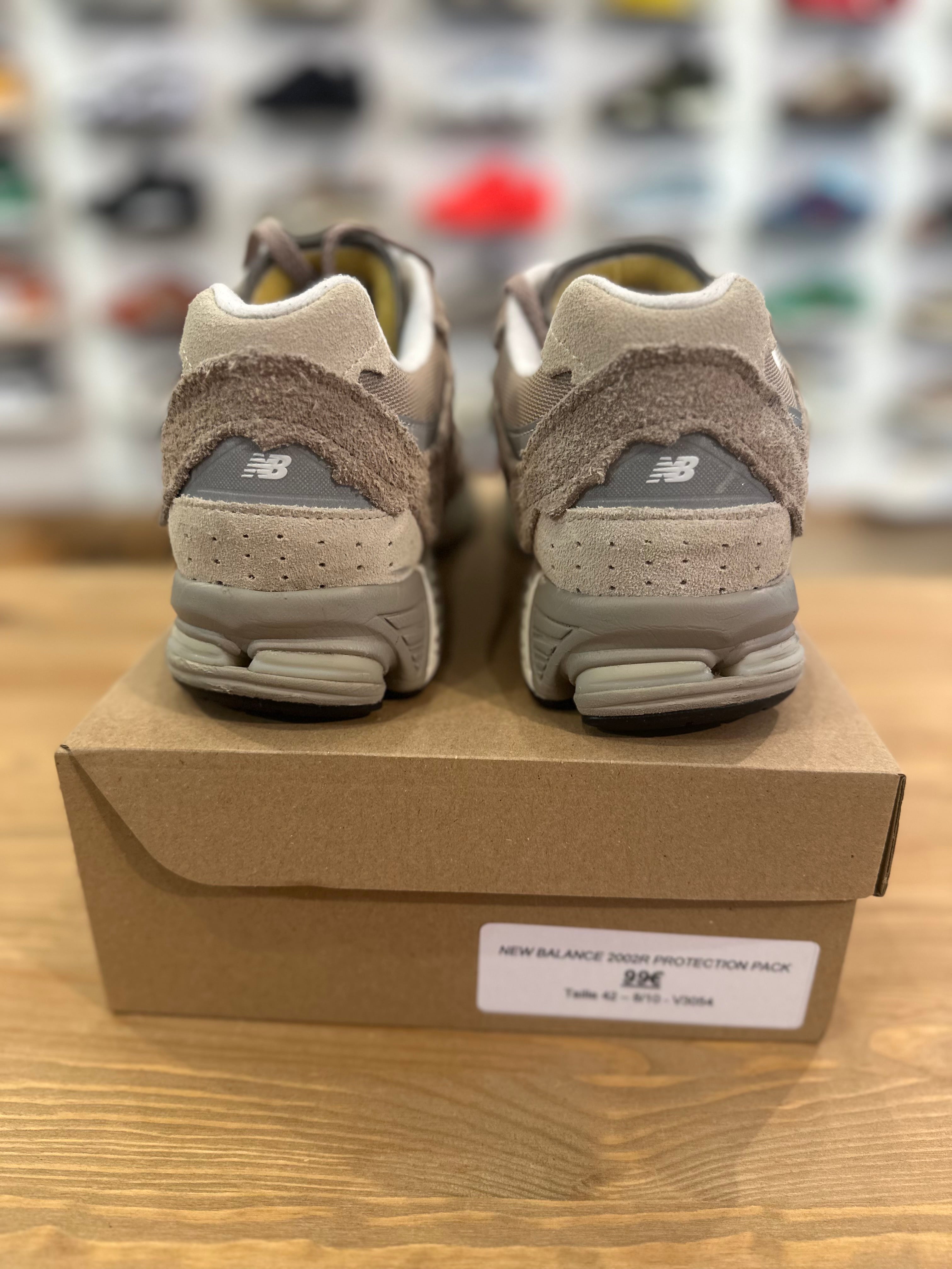 New balance 2002r protection pack driftwood ( taille 42 )