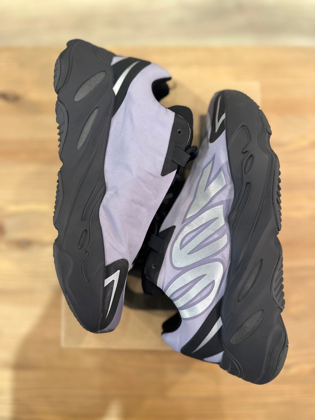 Adidas Yeezy 700 mnvn géode ( taille 40 )