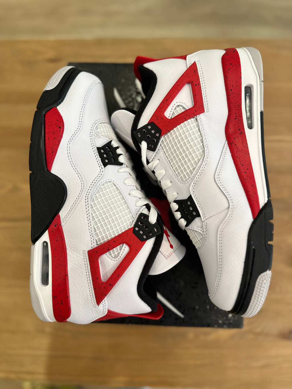 Nike Jordan 4 rétro red cément ( taille 42 )