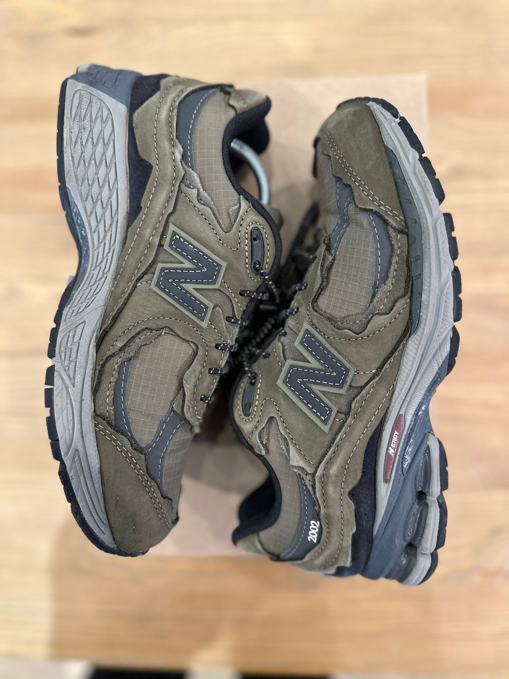 New balance 2002r protection pack dark Moss ( taille 38,5 )
