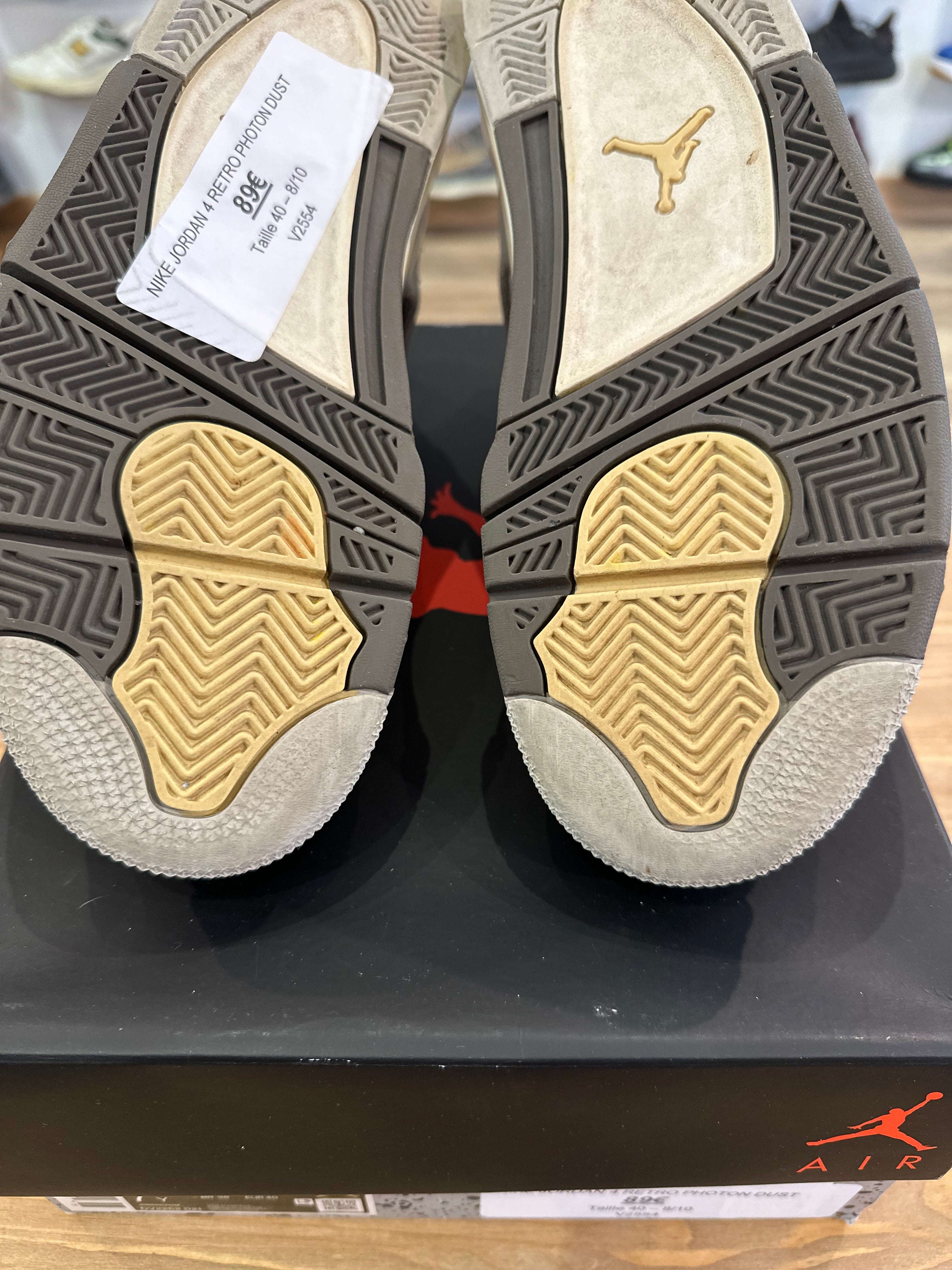 Nike Jordan 4 rétro photon dust ( taille 40 )