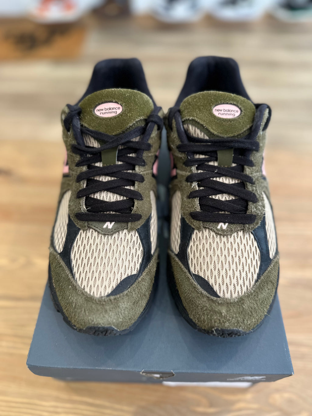New balance 2002R kaki pink ( taille 43 )