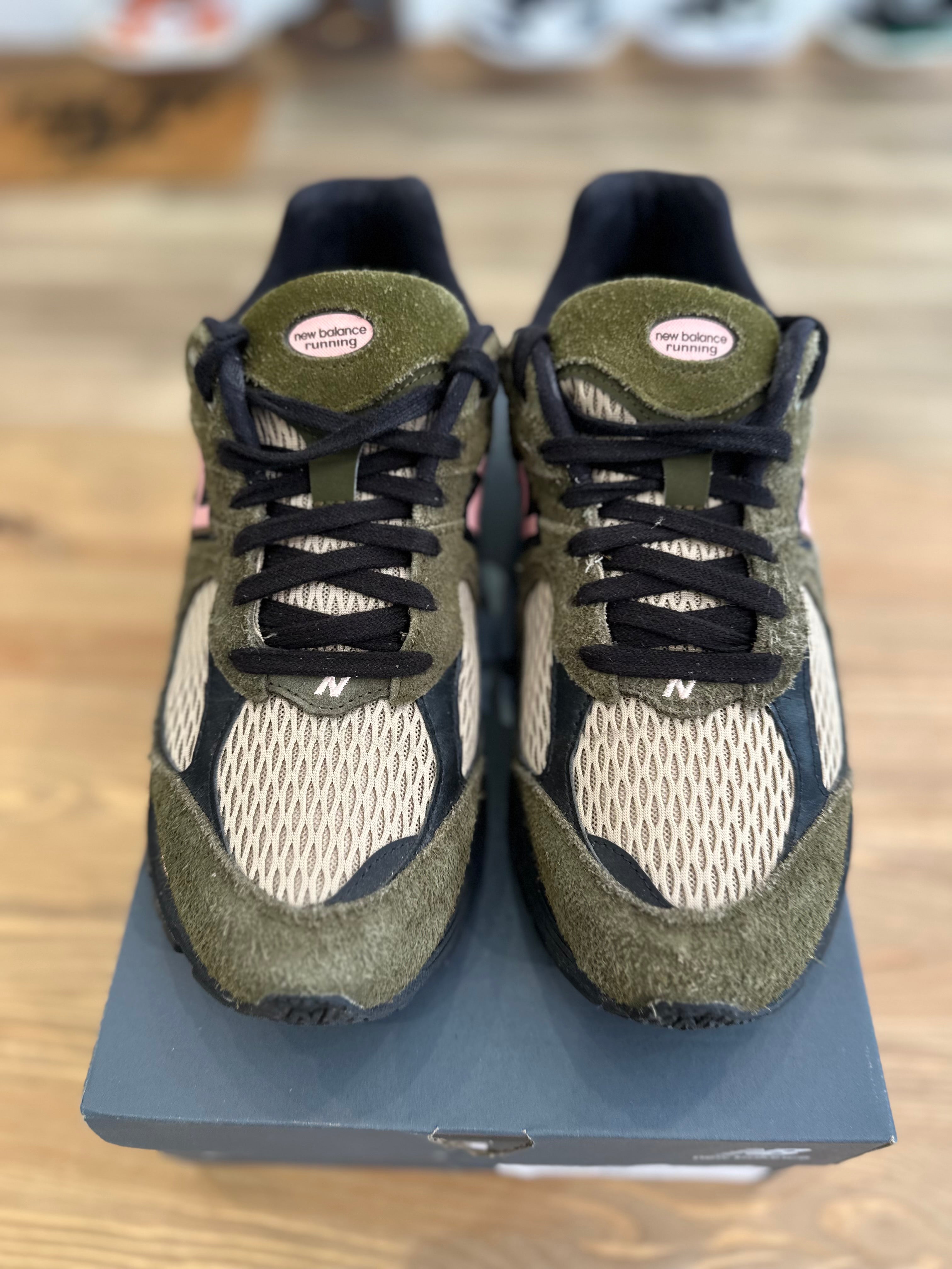 New balance 2002R kaki pink ( taille 43 )