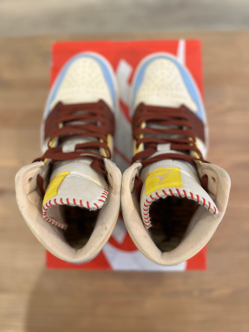 Nike Jordan 1 mid maison châteaurouge ( taille 42,5 )