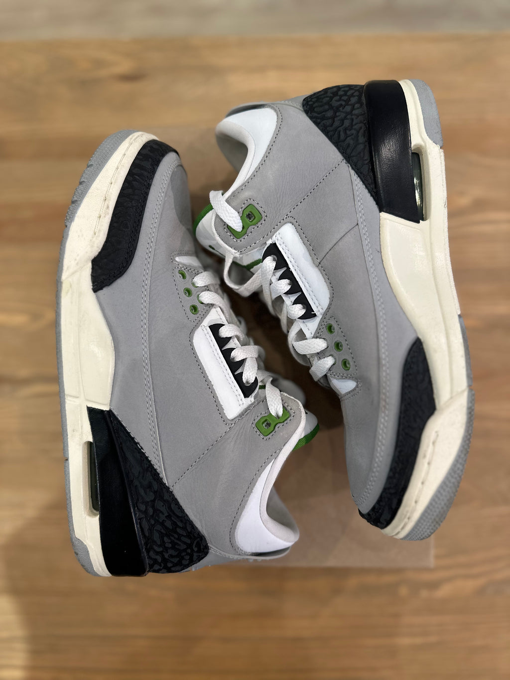 Nike Jordan 3 rétro chlorophyll ( taille 40 )