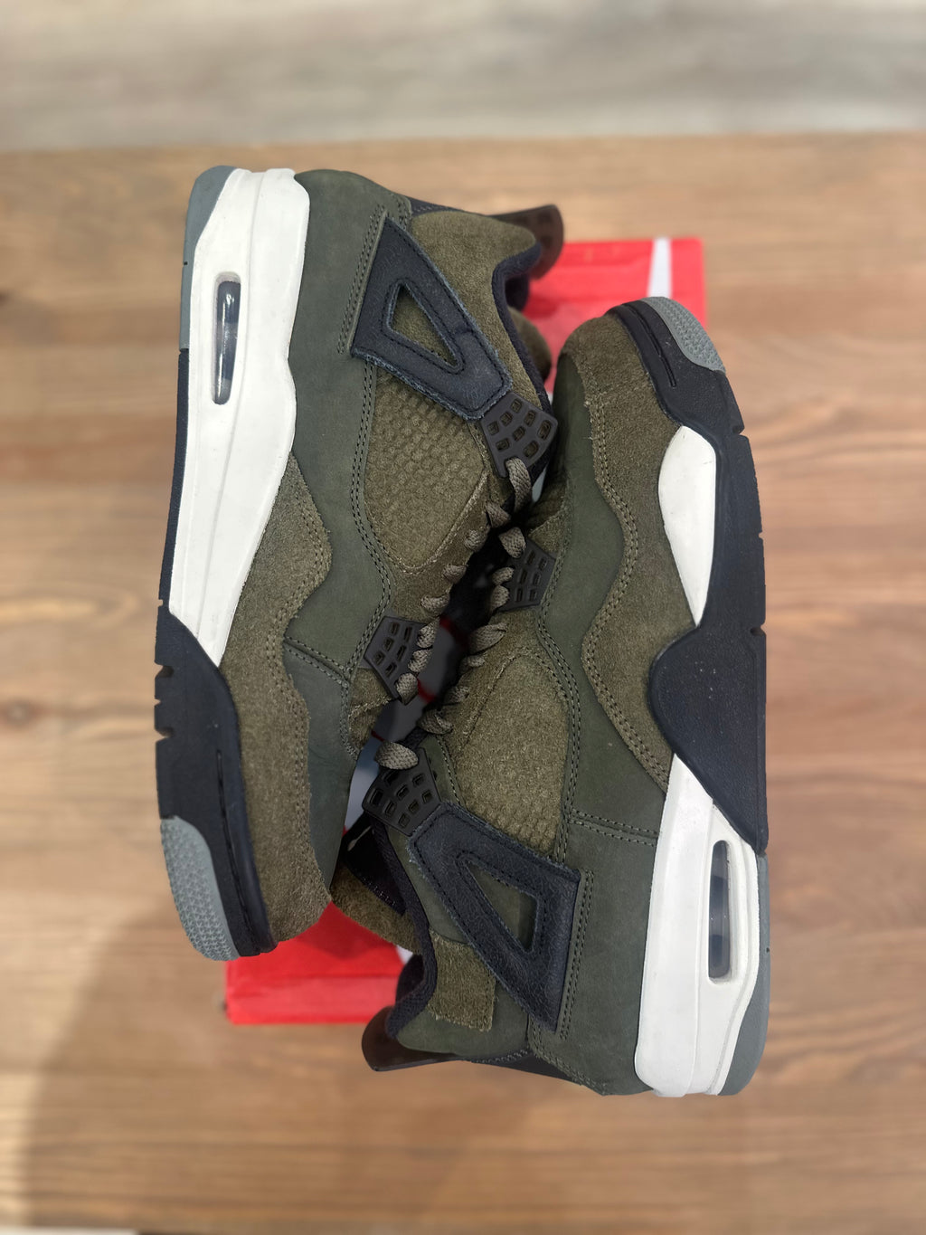 Nike Jordan 4 rétro craft olive ( taille 42,5 )