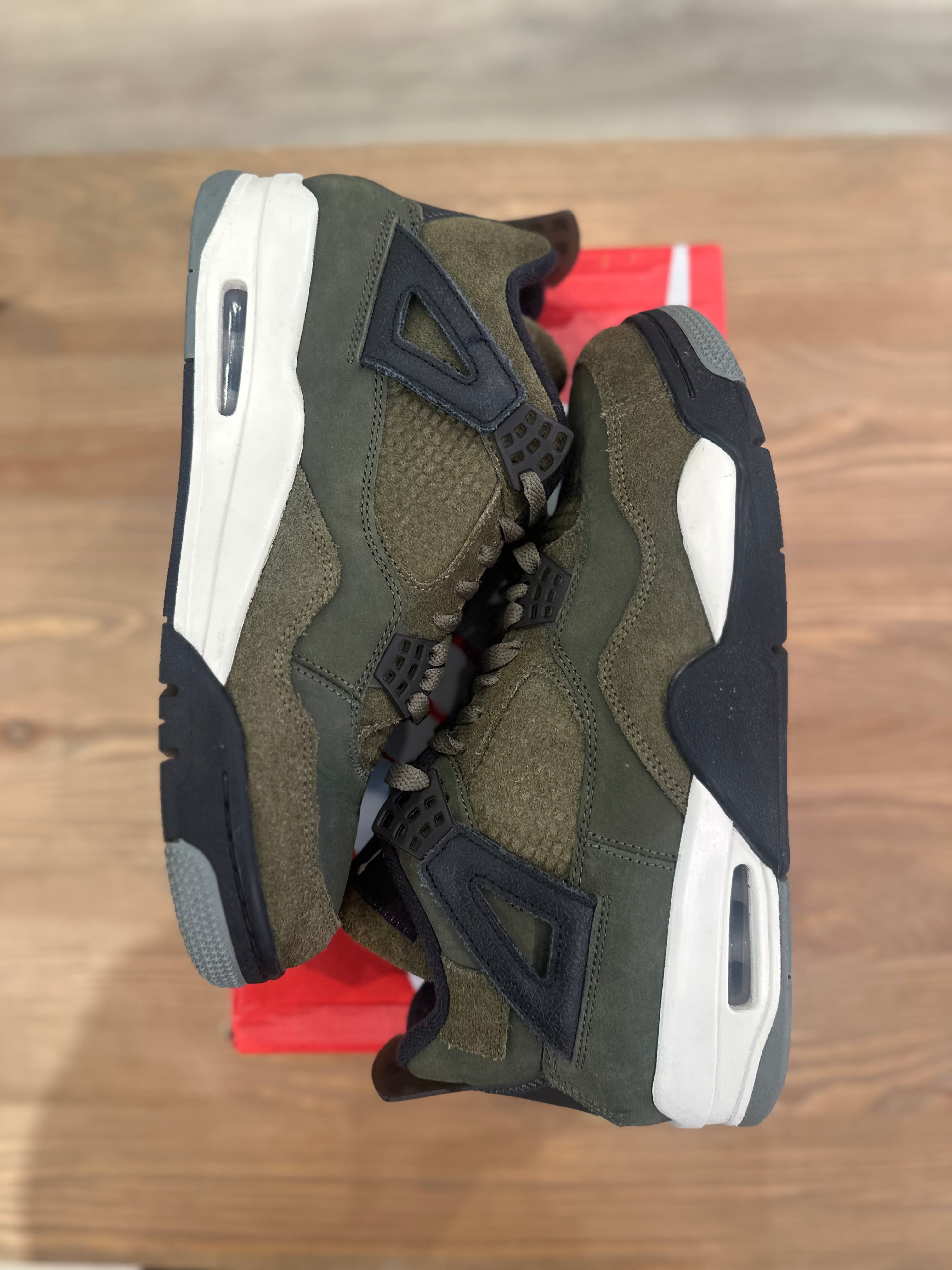 Nike Jordan 4 rétro craft olive ( taille 42,5 )