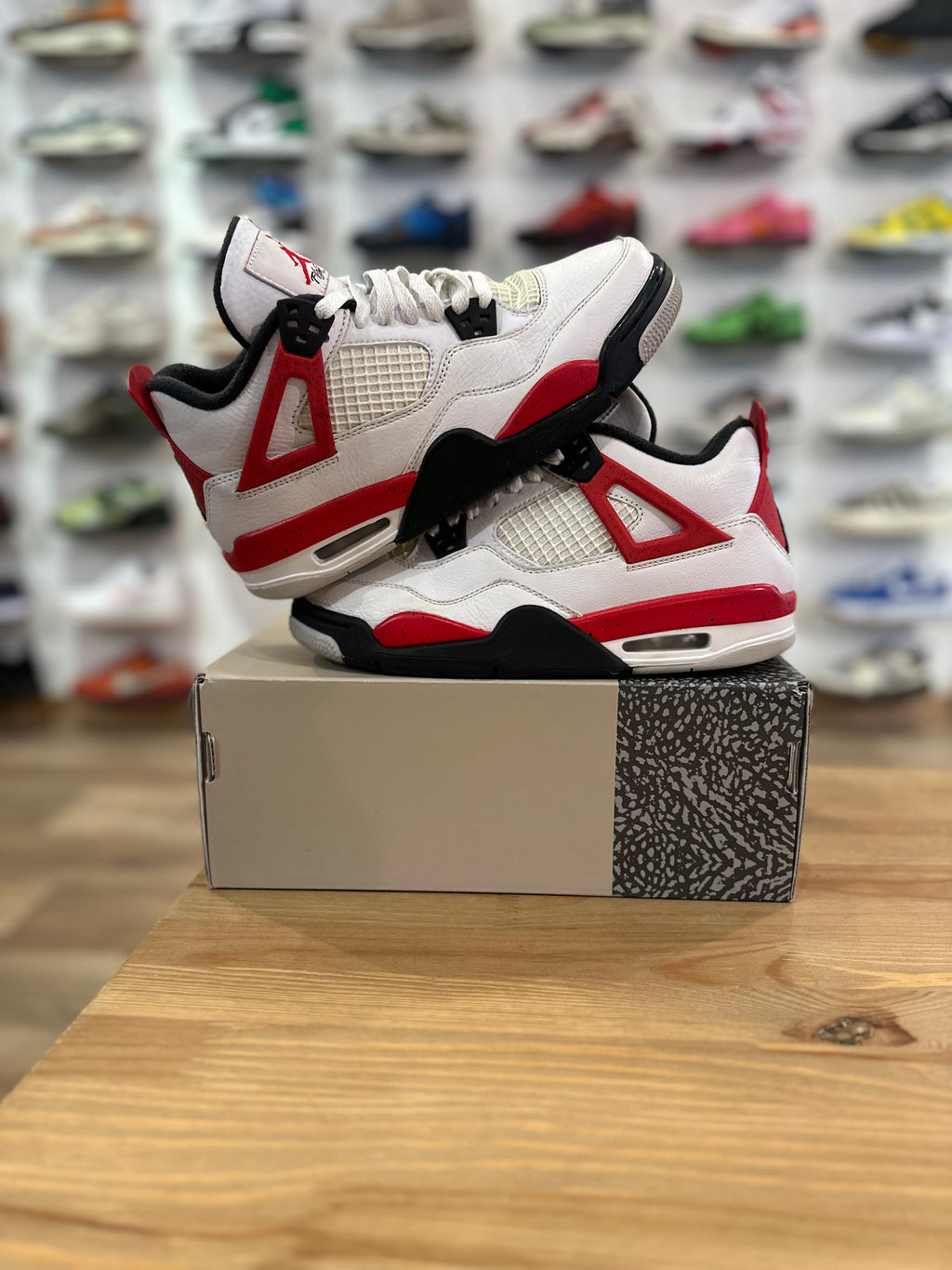 Nike Jordan 4 rétro red cément ( taille 40 Gs )