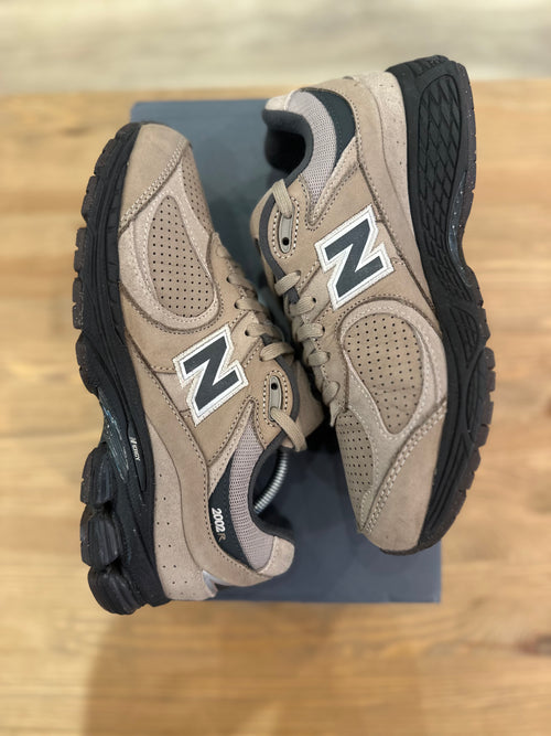 New balance 2002r driftwood ( taille 40 )