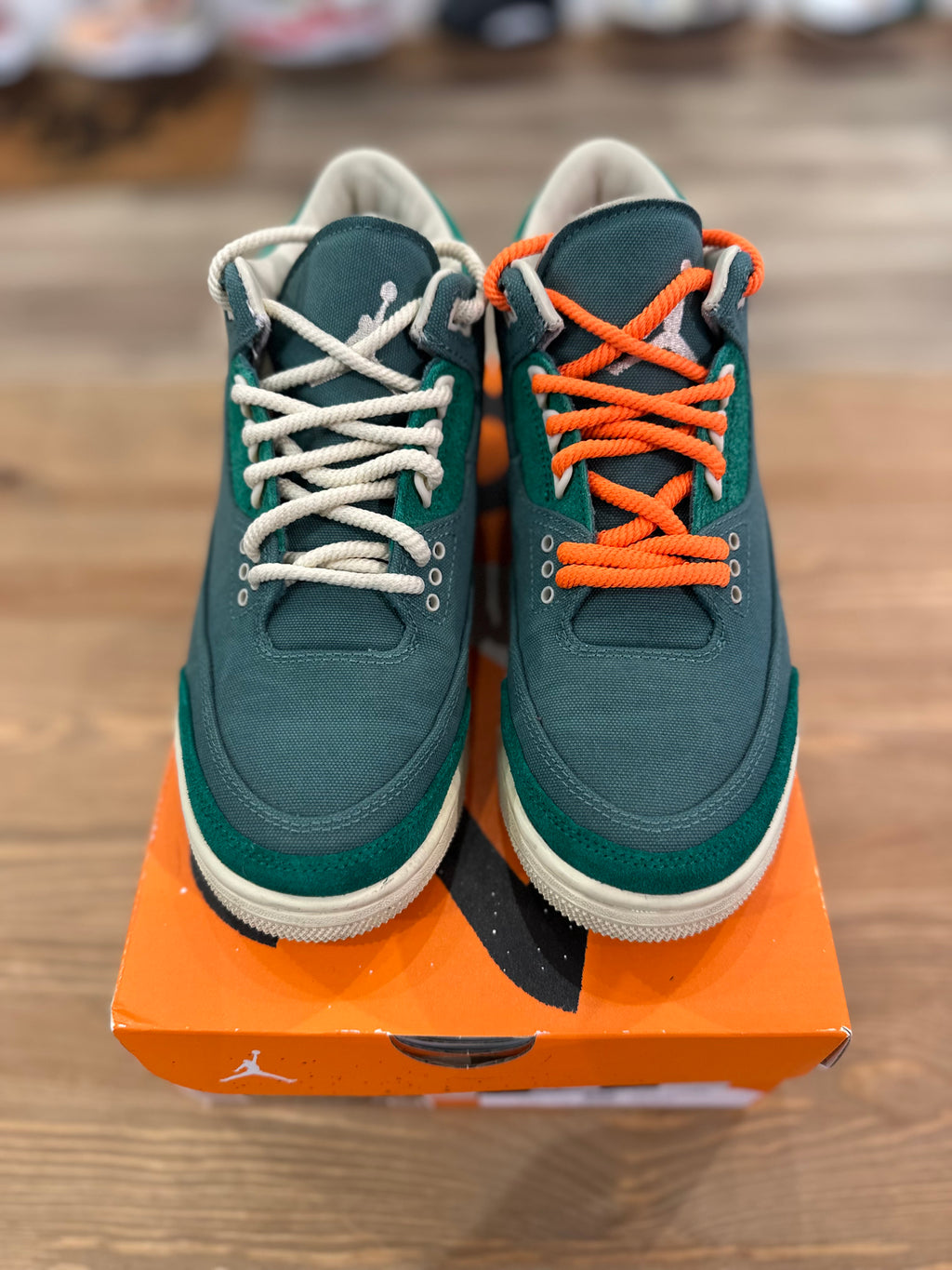 Nike Jordan 3 rétro Nina Chanel ( taille 37,5 )