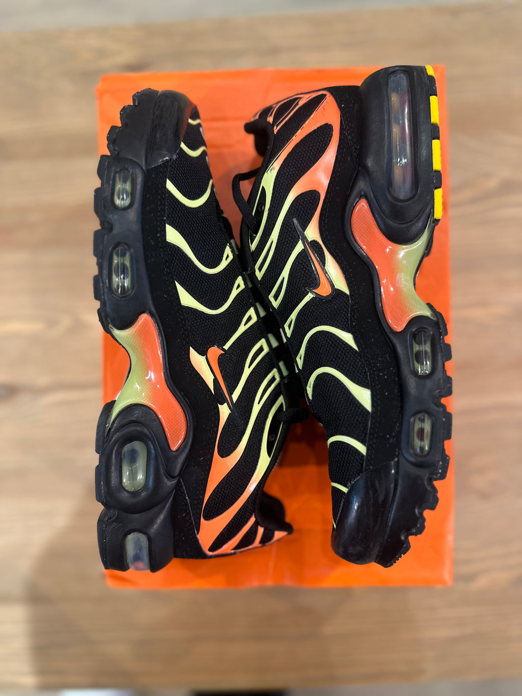Nike air Max plus black hyper crimson ( taille 40 gs )