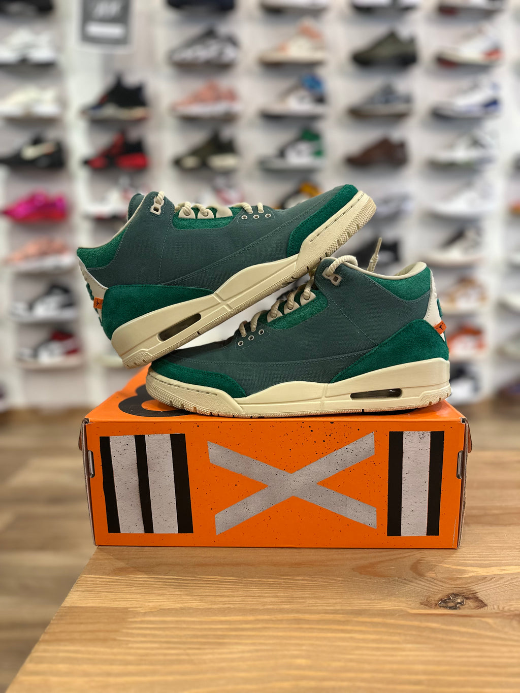 Nike Jordan 3 rétro Nina Chanel ( taille 44 )