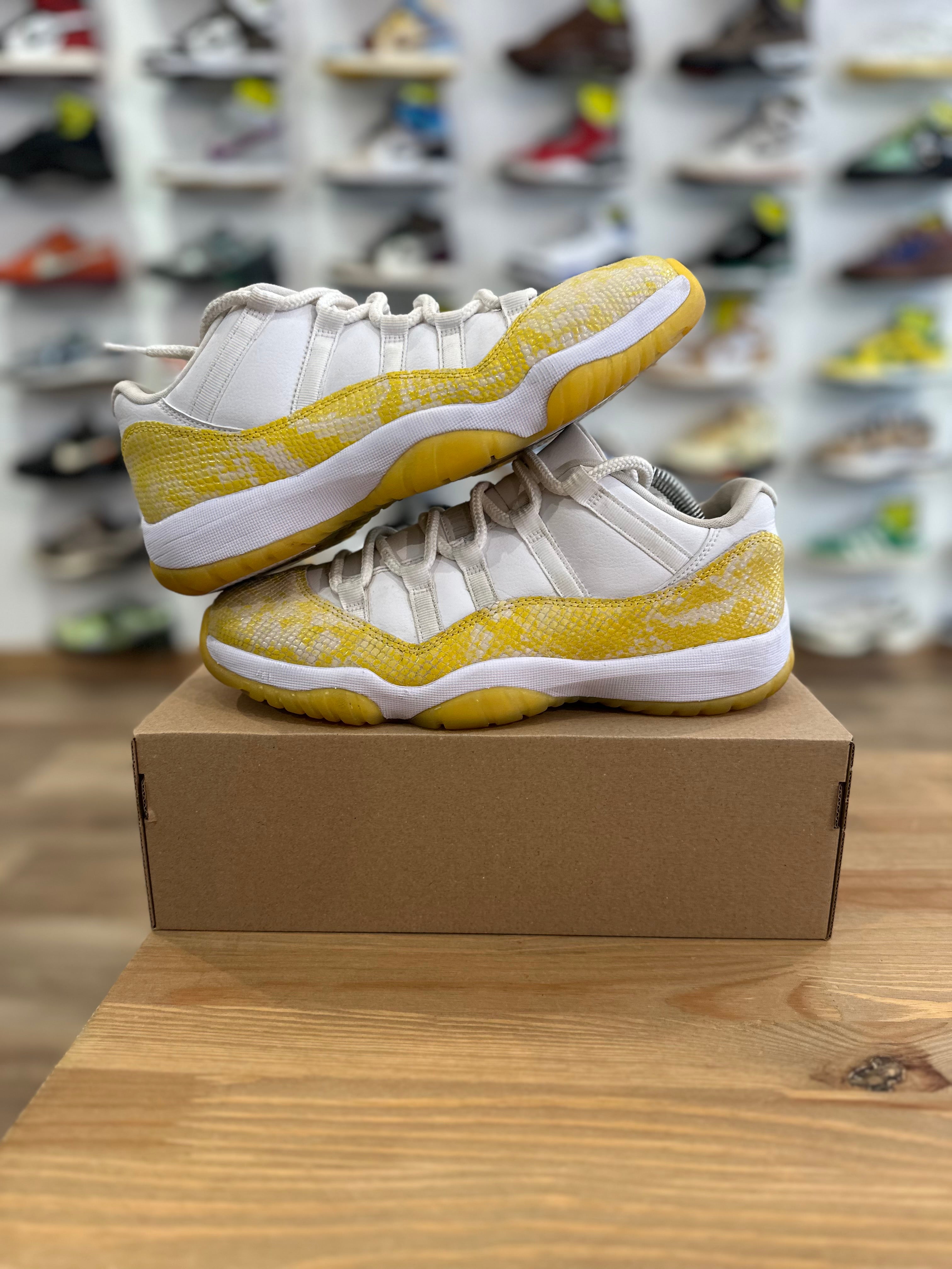 Nike Jordan 11 low yellow snakeskin ( taille 41 )