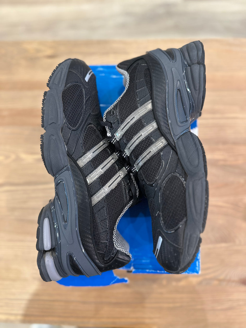 Adidas ozweego pro black core ( taille 44 2/3 )