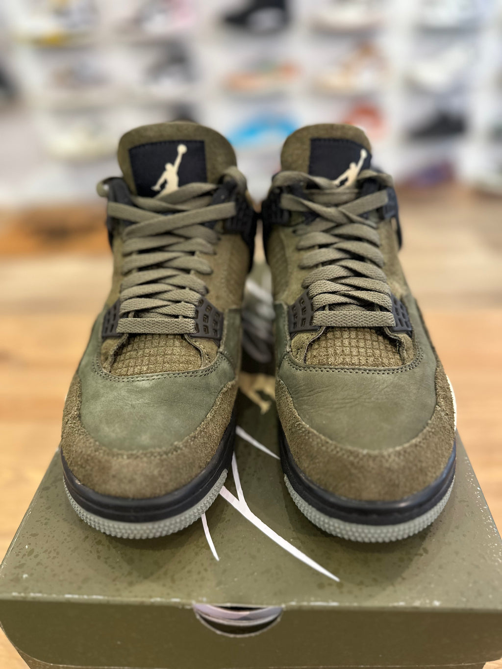 Nike Jordan 4 rétro craft olive ( taille 41 )