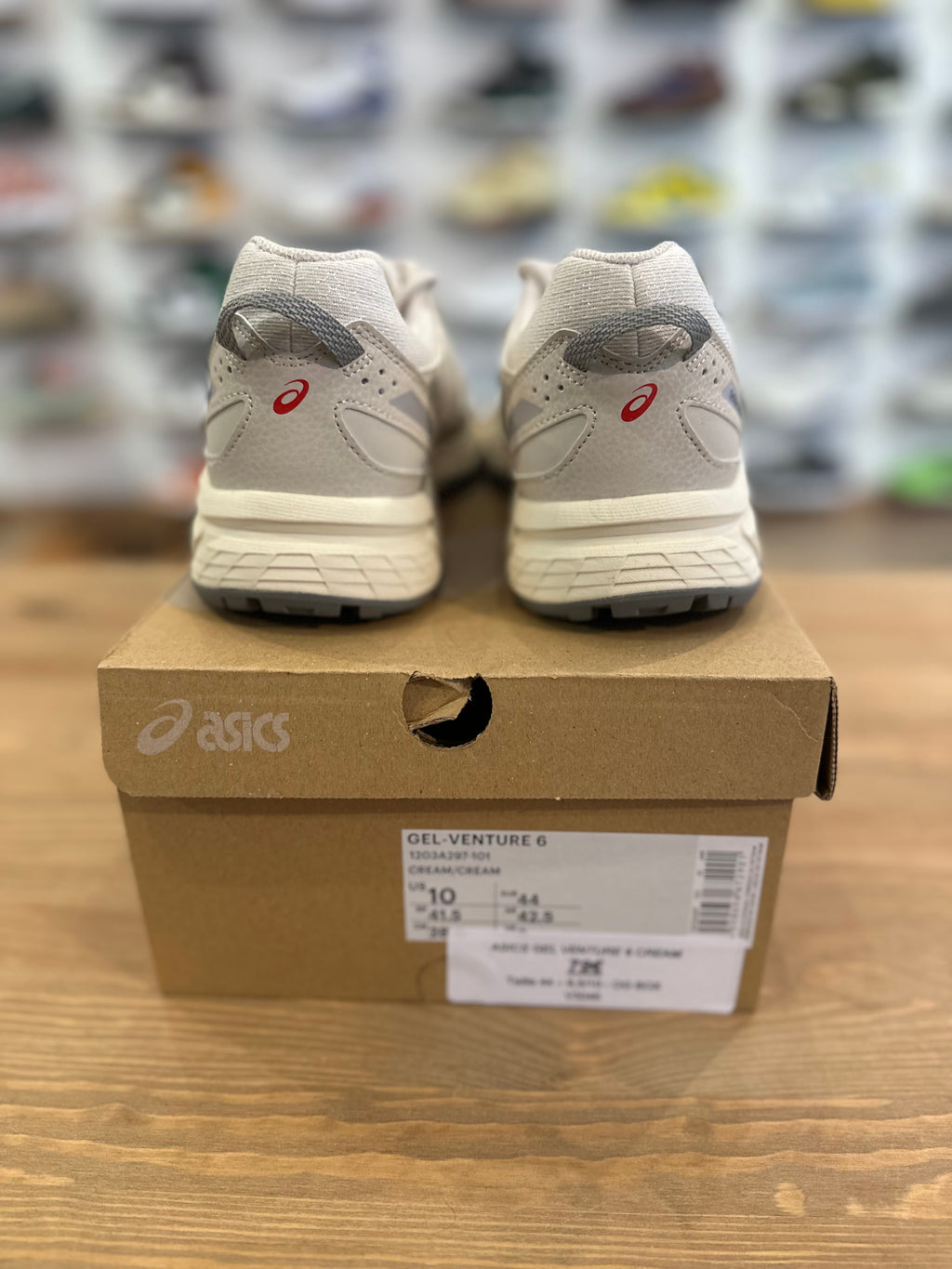 Asics gel venture 6 cream ( taille 44 )