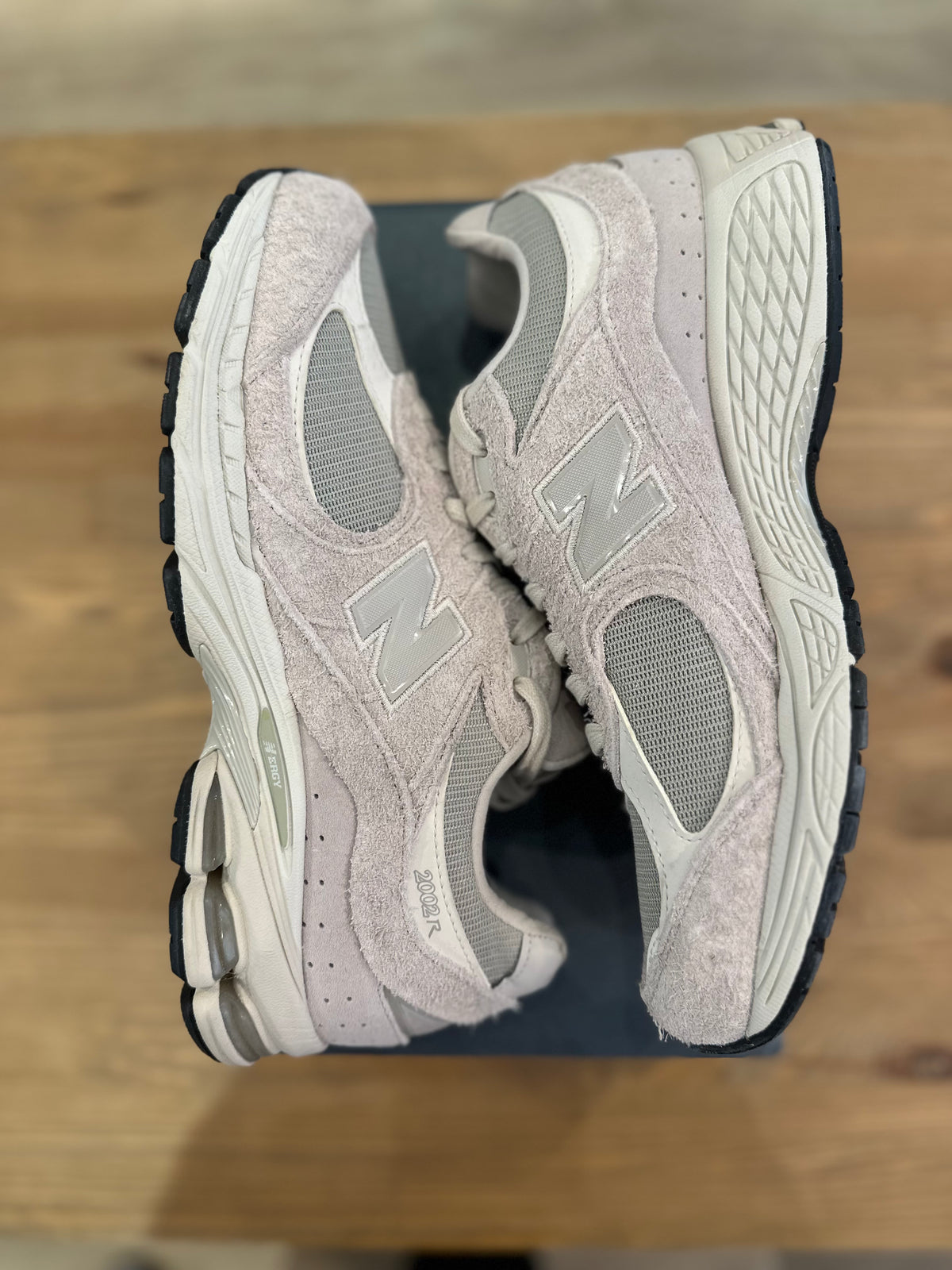 New balance 2002r khaki grey ( taille 43 )