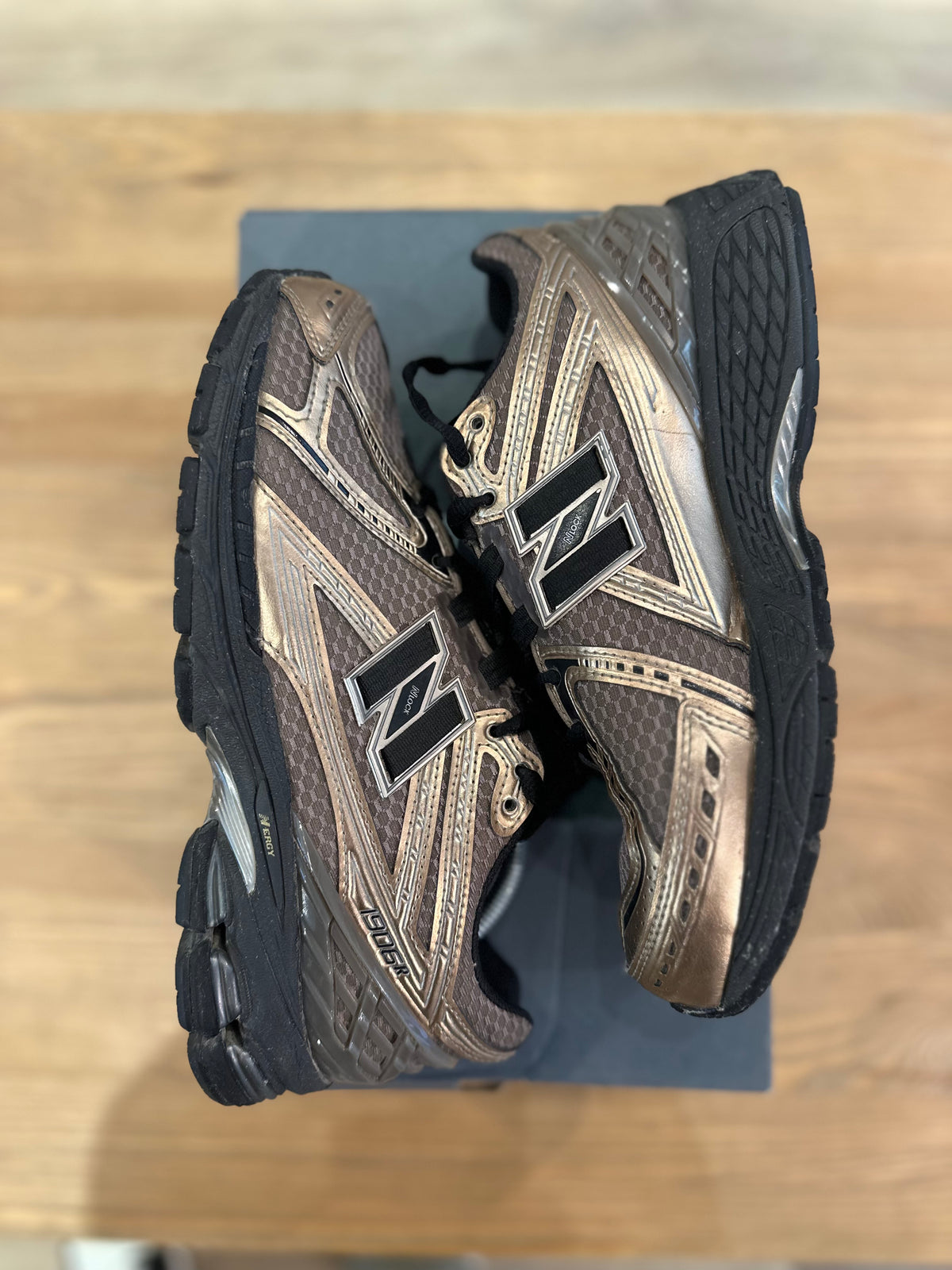 New balance 1906R bronze ( taille 39,5 )
