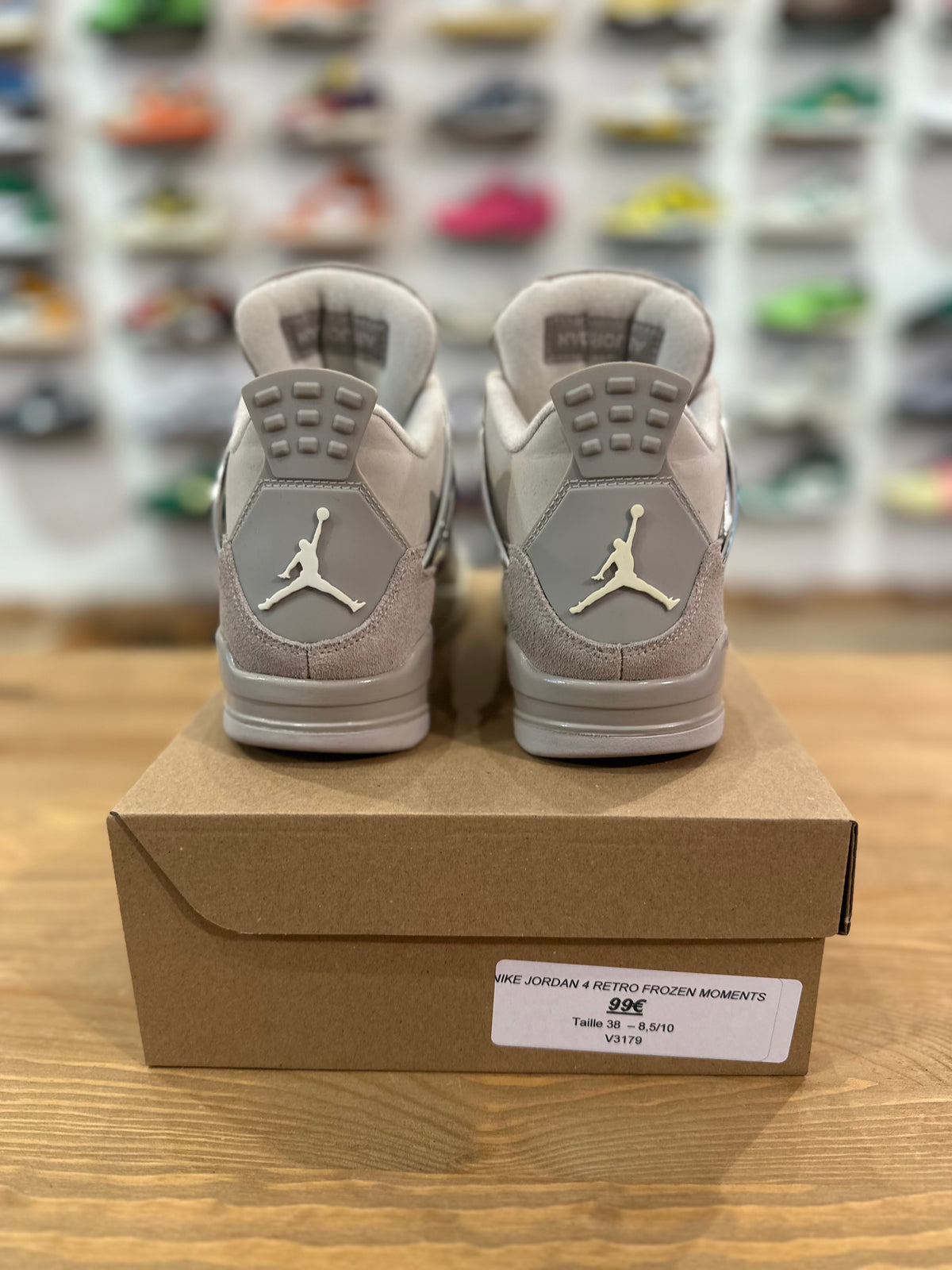 Nike Jordan 4 rétro Frozen moments ( taille 38 )