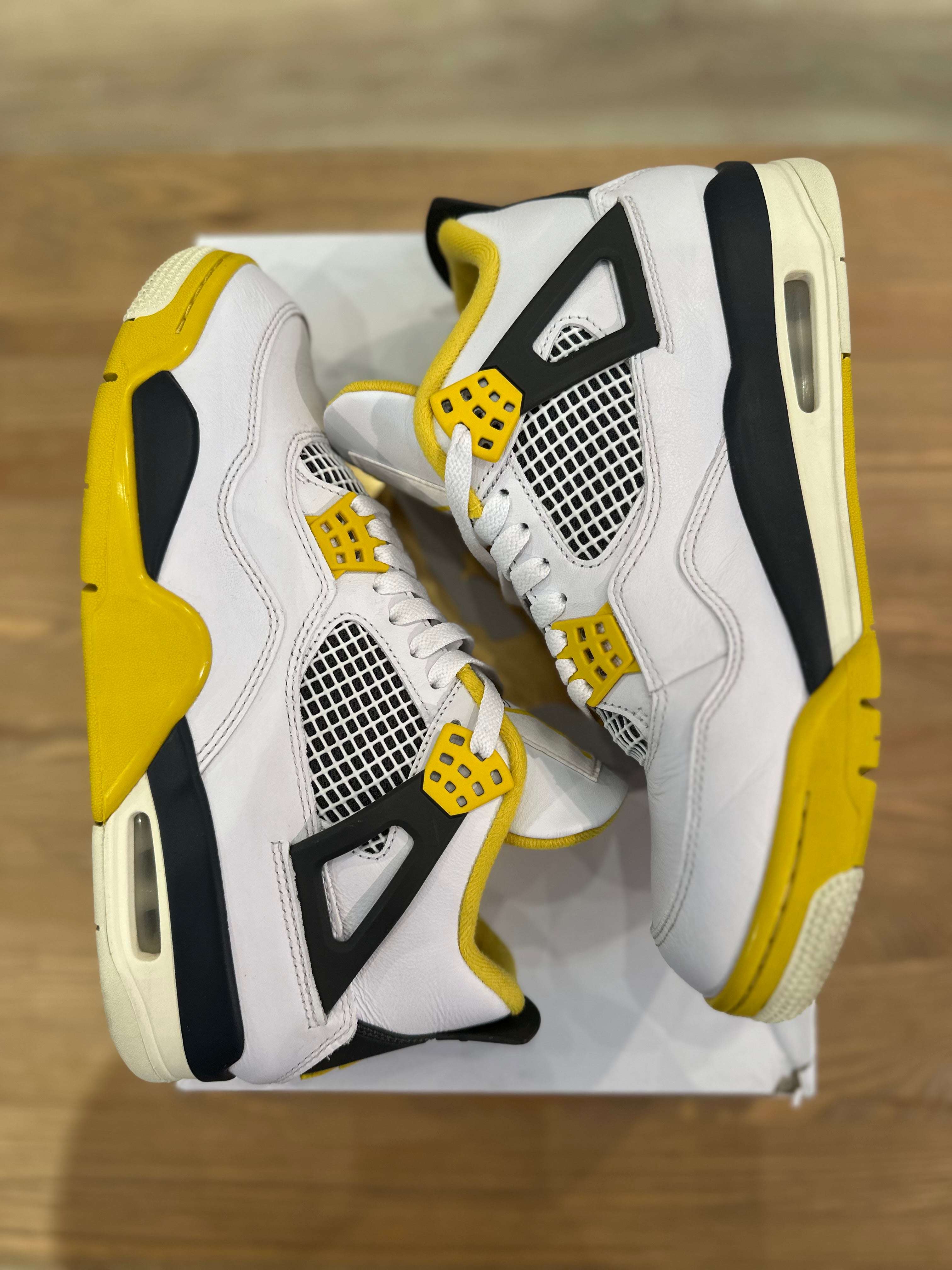 Nike Jordan 4 rétro vivid sulfur ( taille 42,5 )