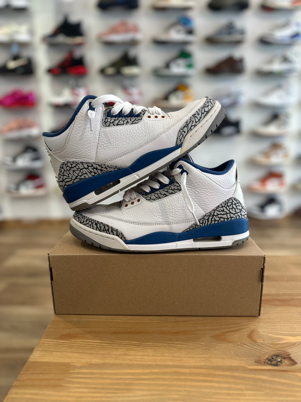 Nike Jordan 3 rétro wizzard ( taille 42 )