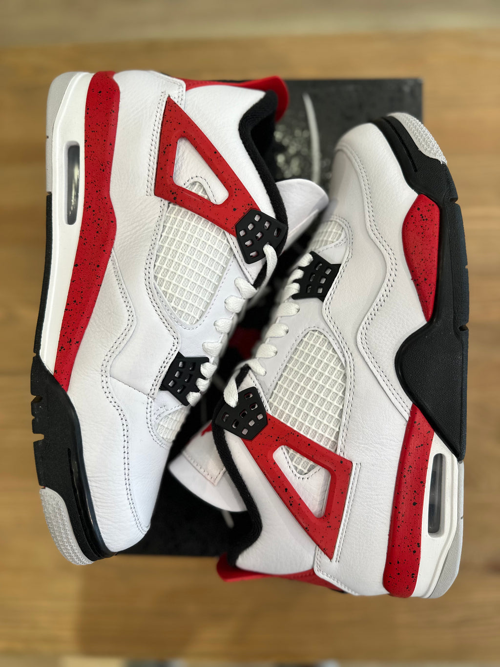 Nike Jordan 4 rétro red cément ( taille 42 )