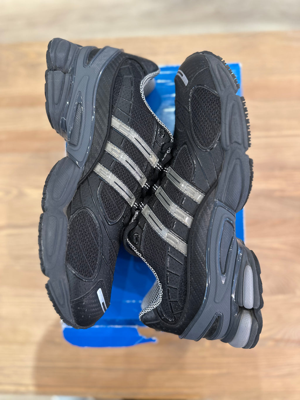 Adidas ozweego pro black core ( taille 44 2/3 )
