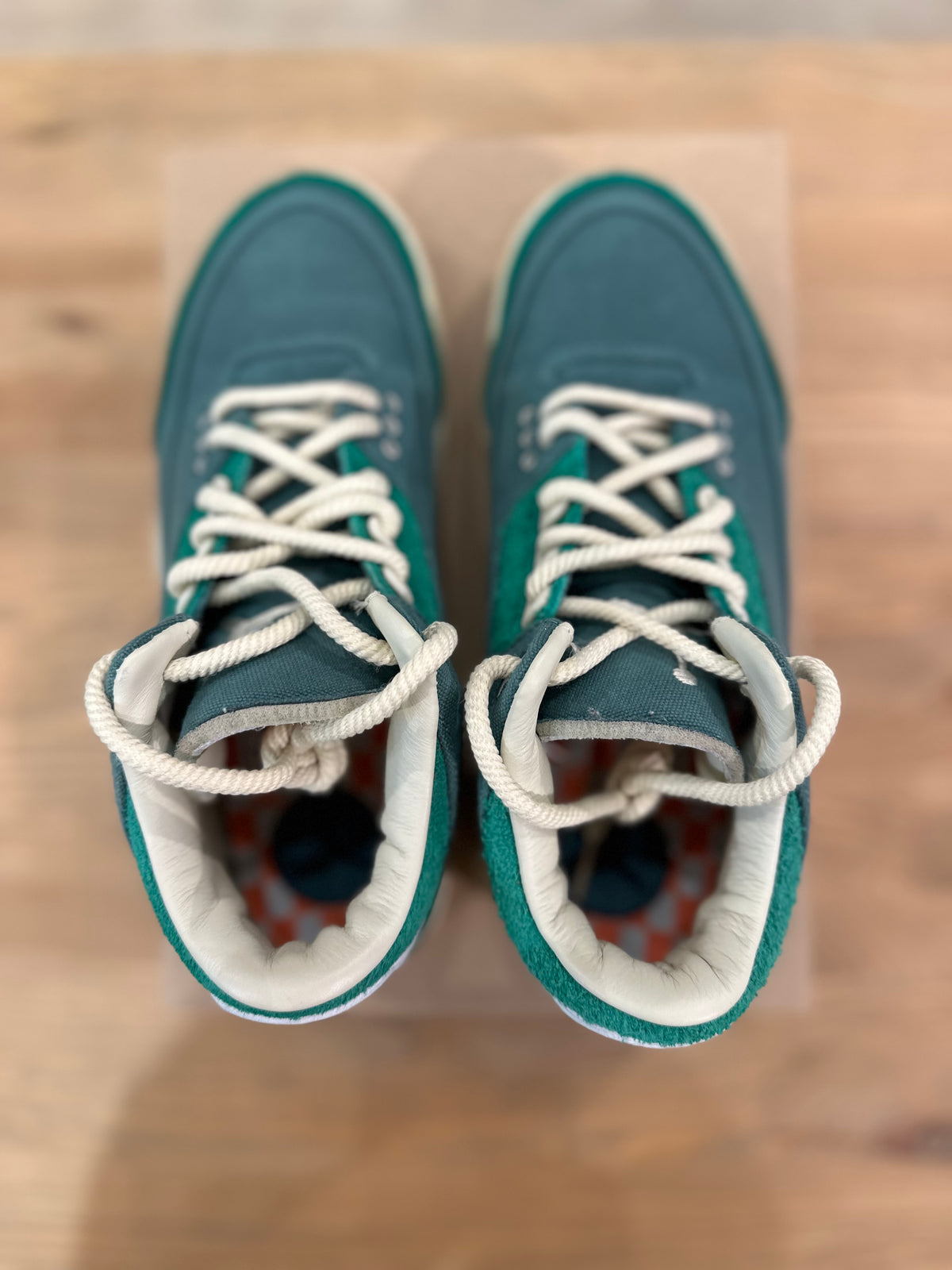Nike Jordan 3 rétro Nina Chanel ( taille 38,5 )