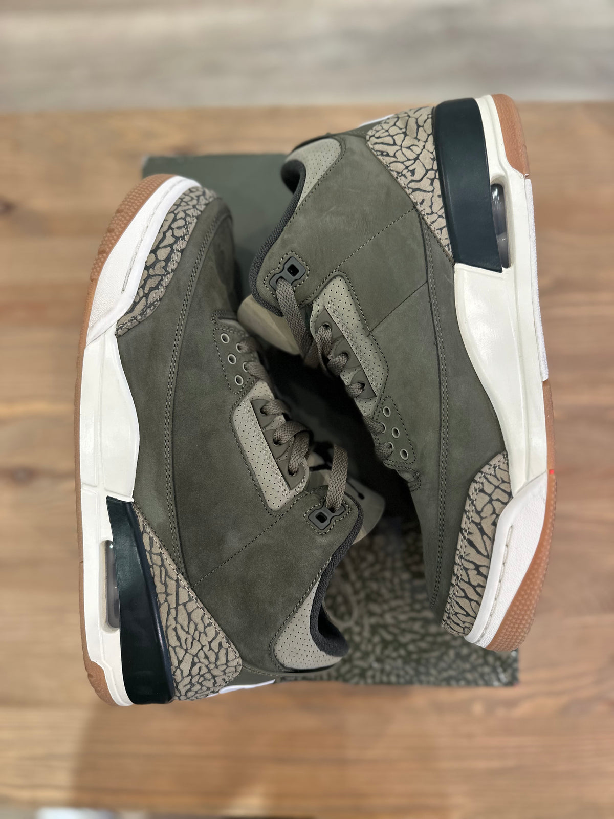 Nike Jordan 3 Rétro family affair ( taille 43 )
