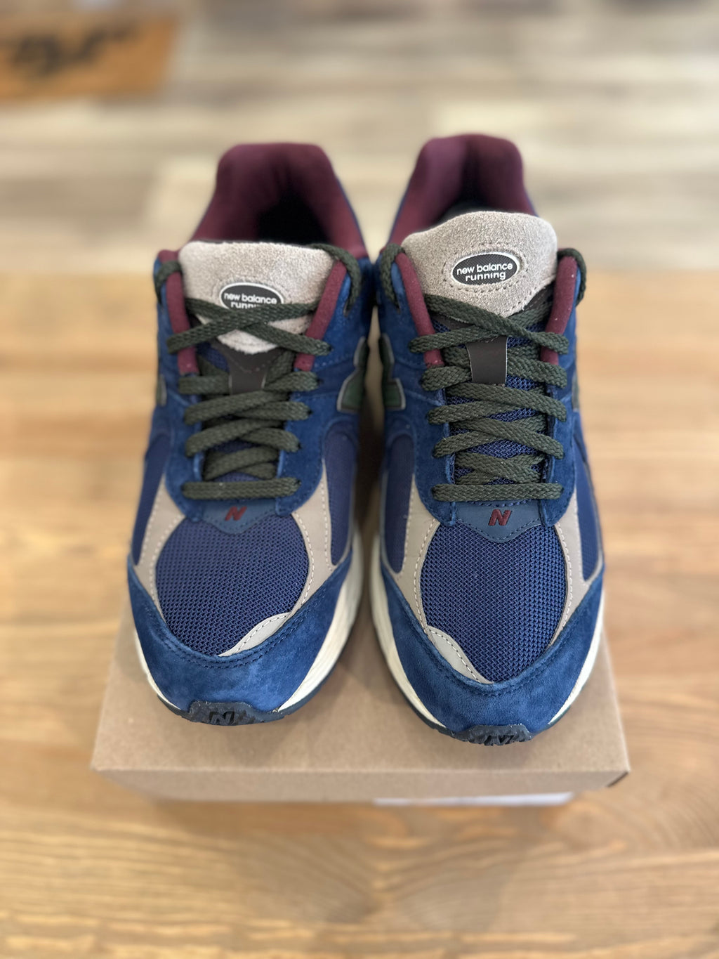 New balance 2002r true red ( taille 42 )