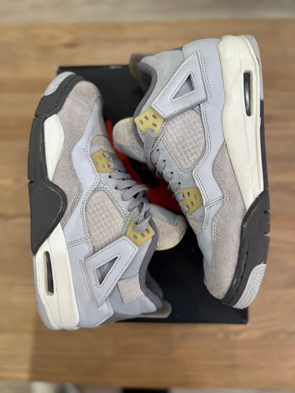 Nike Jordan 4 rétro photon dust ( taille 40 )
