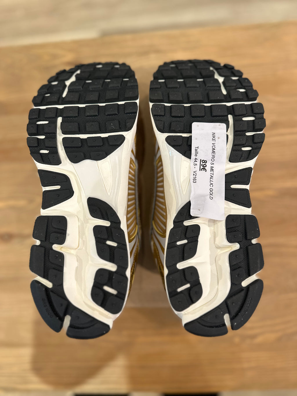 Nike vomero 5 metallic gold ( taille 44,5 )