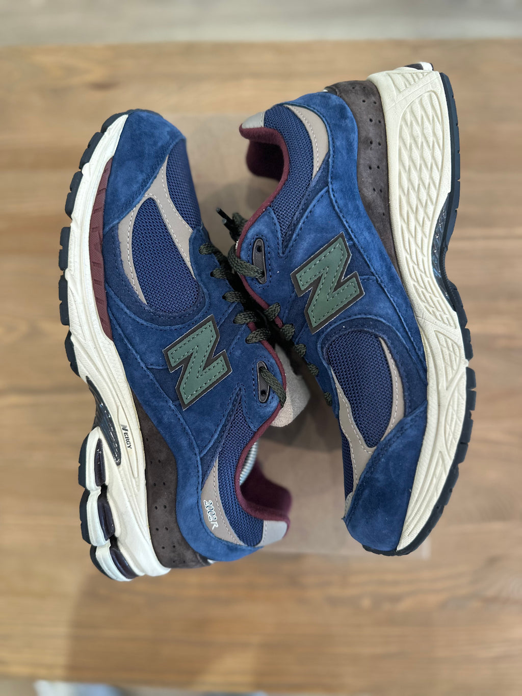 New balance 2002r true red ( taille 42 )