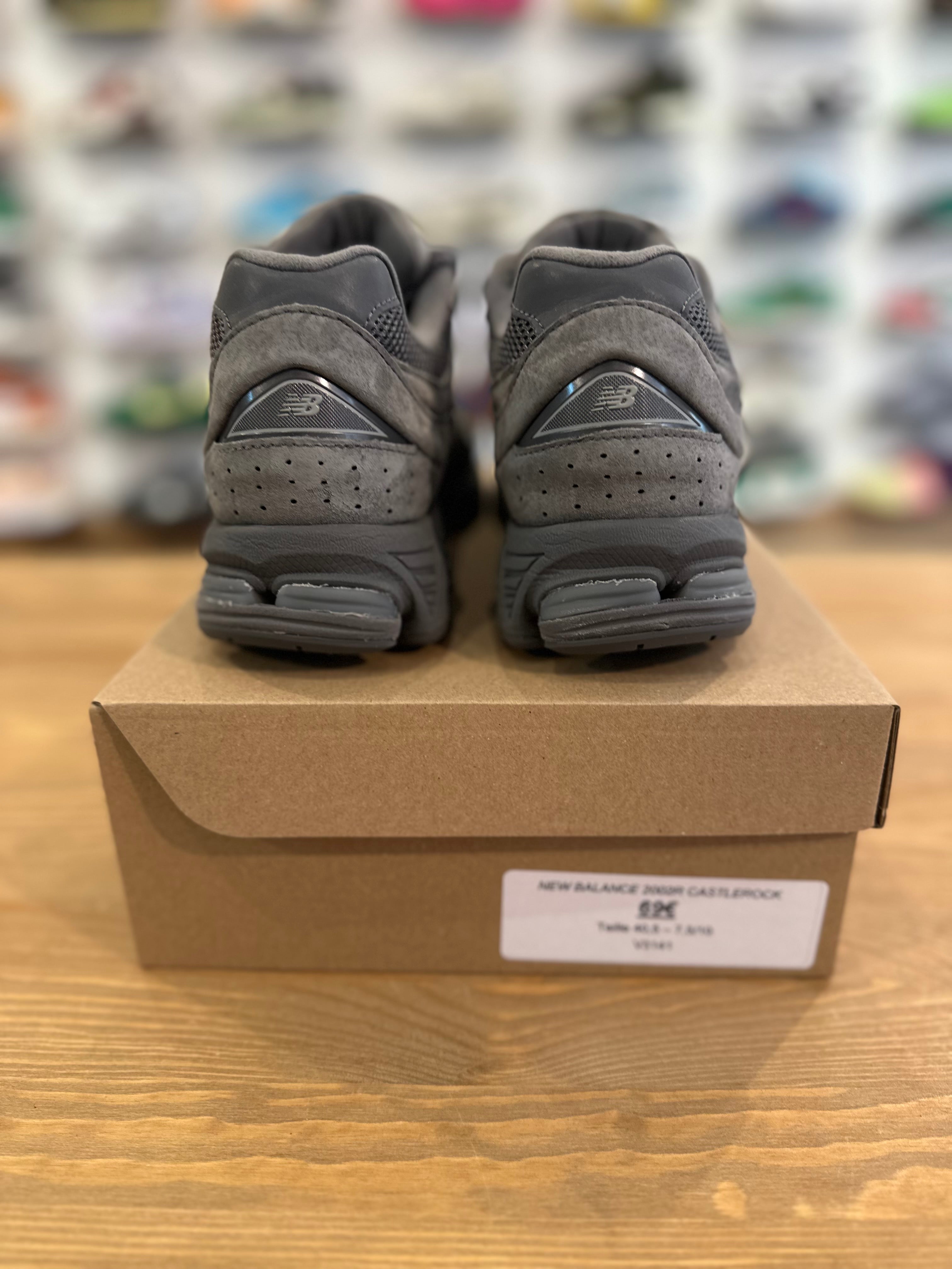 New balance 2002r castlerock ( taille 40,5 )