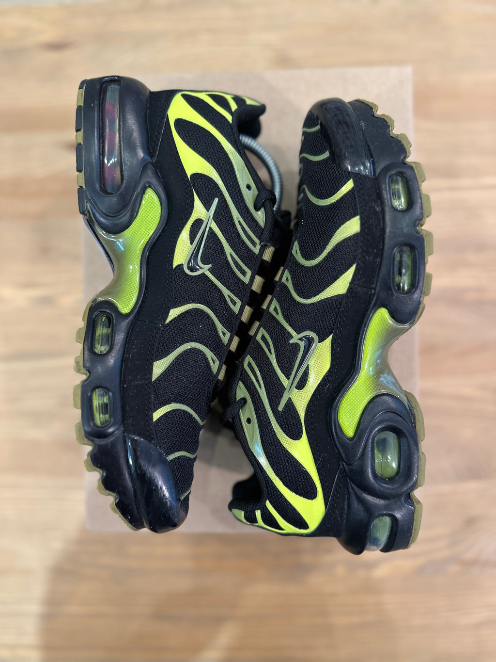 Nike air Max plus cyber ( taille 37,5 )