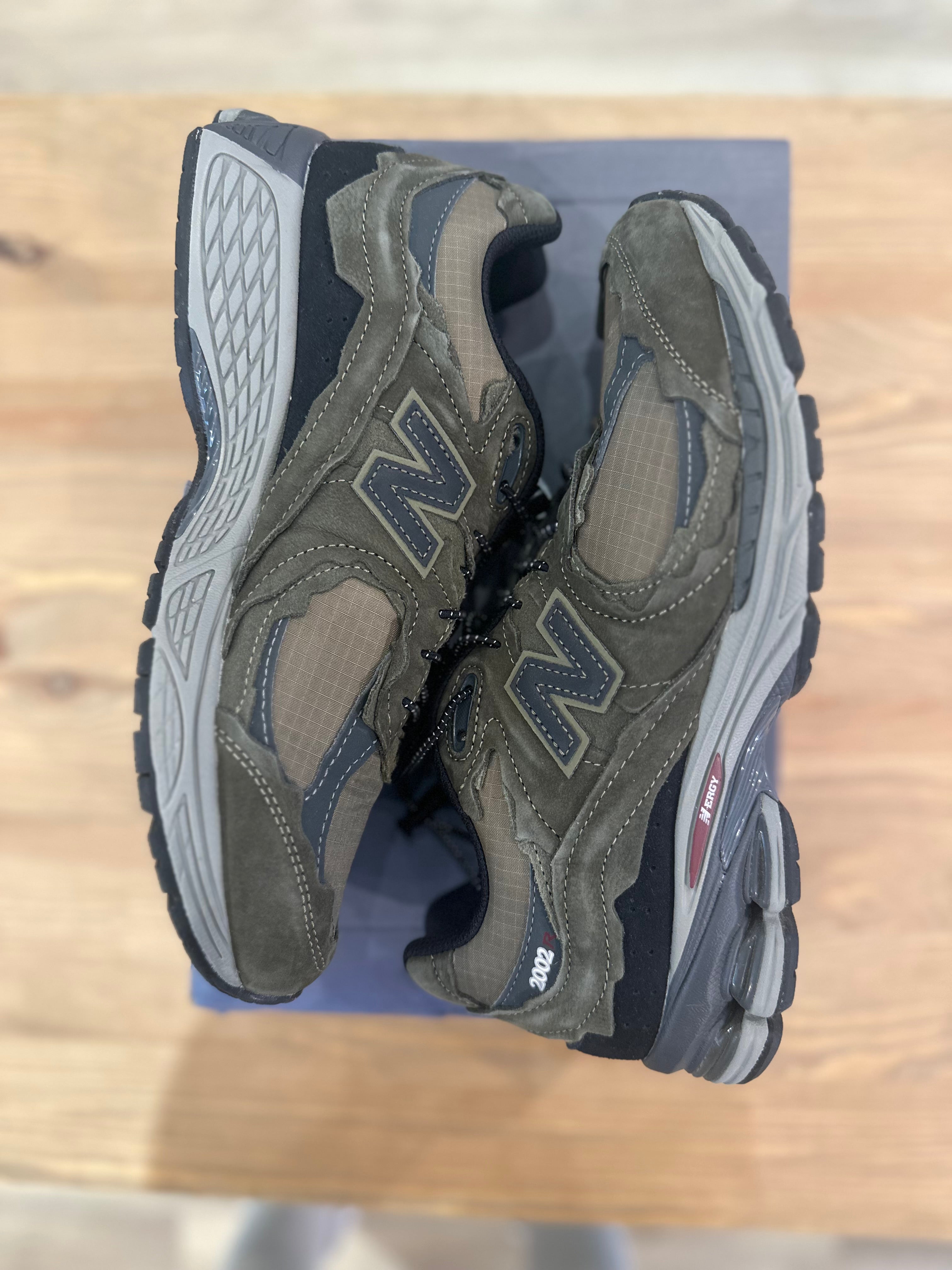 New balance 2002r protection pack dark Moss ( taille 42,5 )