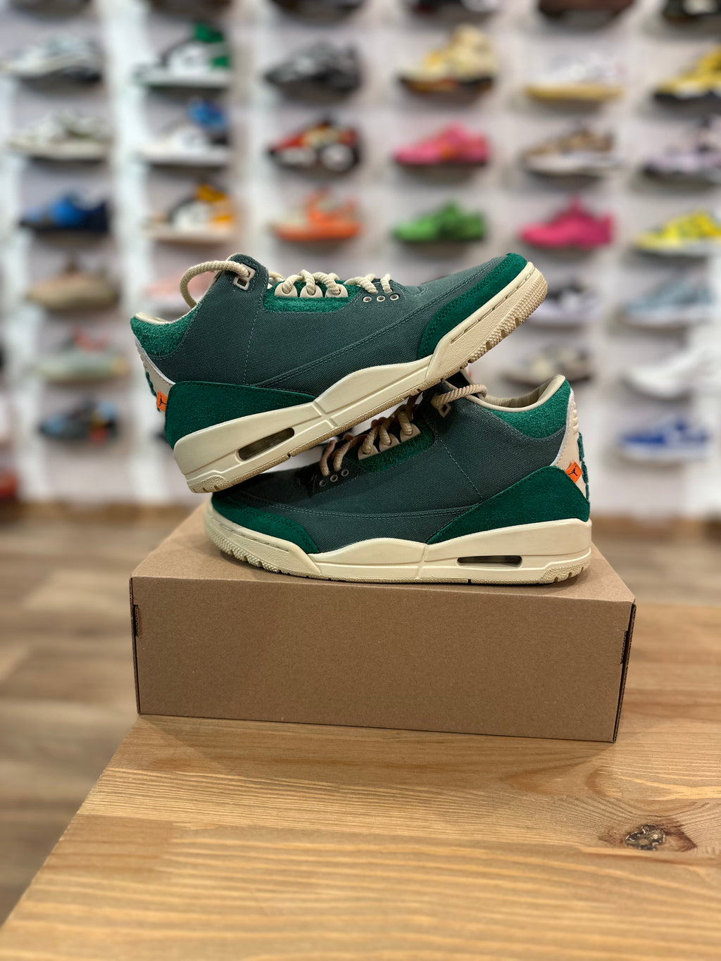 Nike Jordan 3 rétro Nina Chanel ( taille 38,5 )