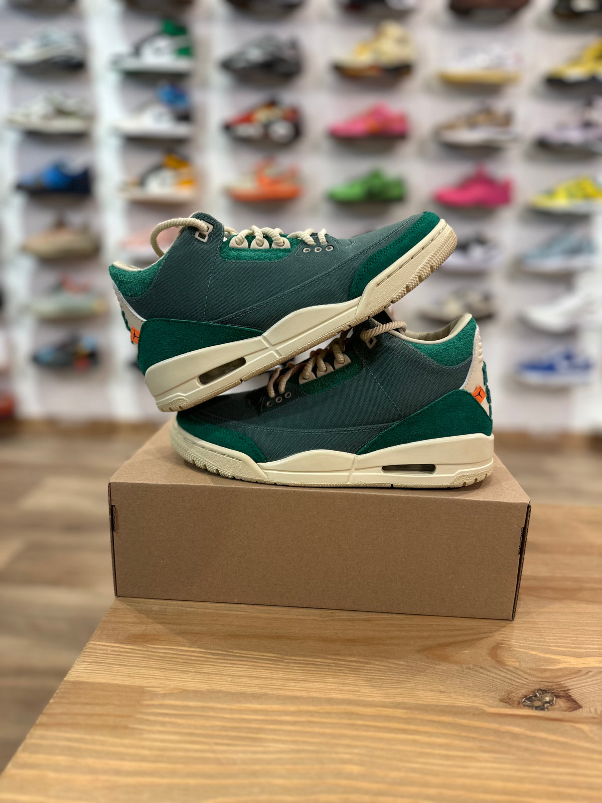 Nike Jordan 3 rétro Nina Chanel ( taille 38,5 )