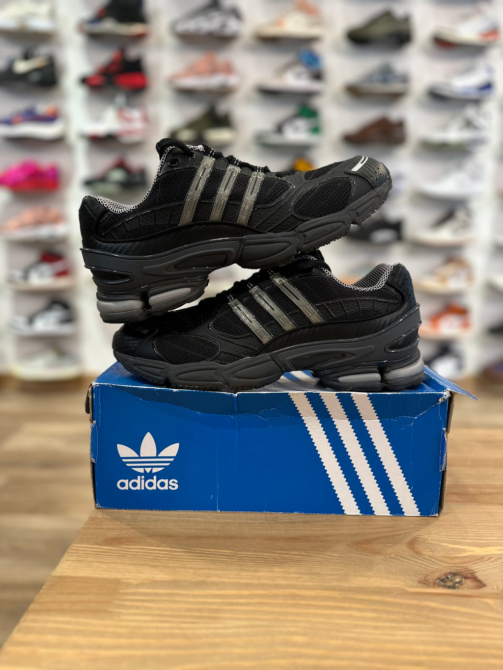 Adidas ozweego pro black core ( taille 44 2/3 )