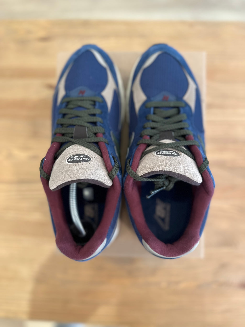 New balance 2002r true red ( taille 42 )